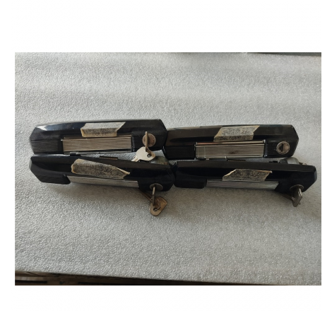 Maniglia anteriore esterna...