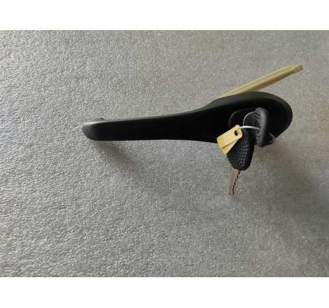 Maniglia anteriore esterna...